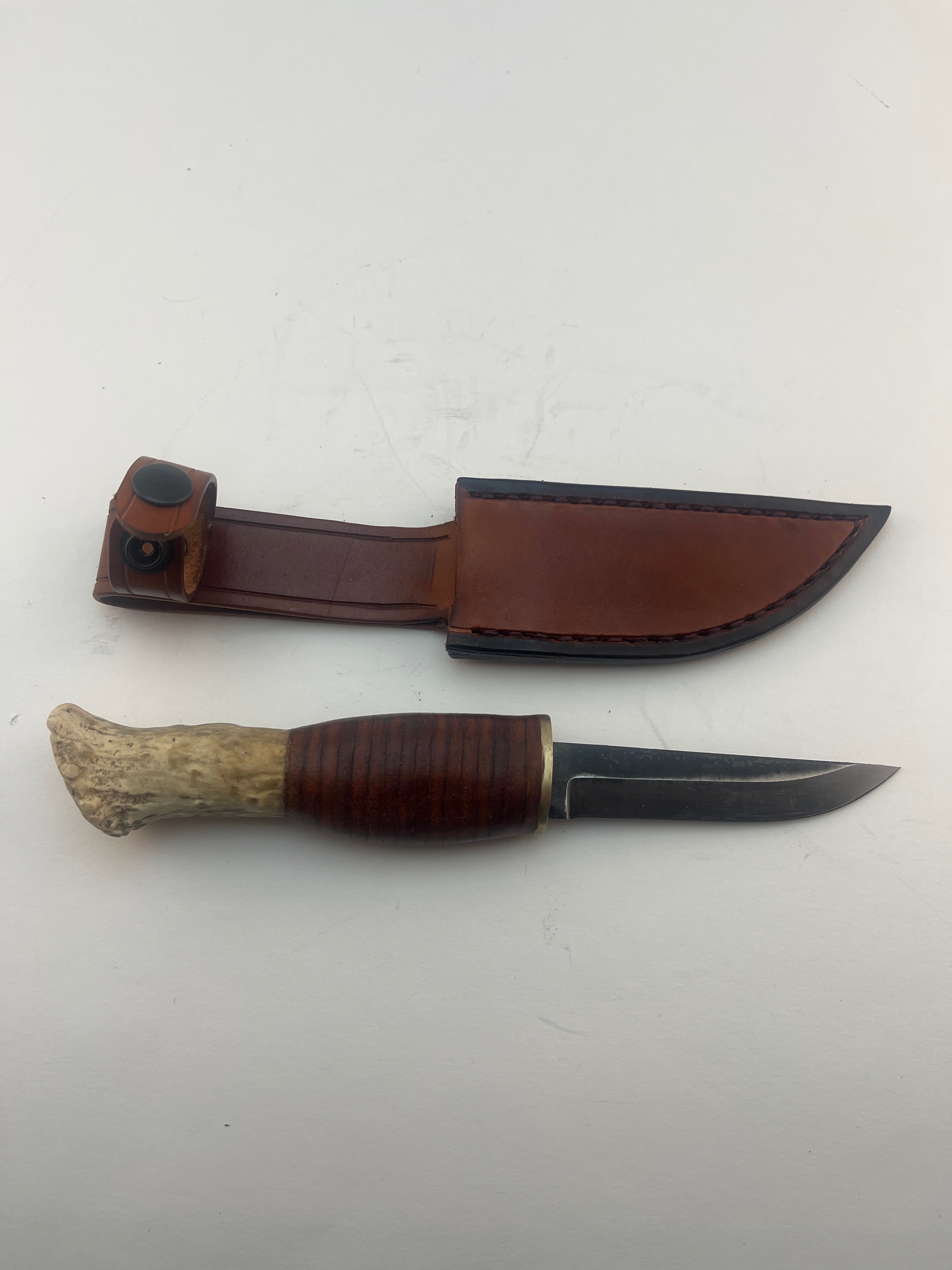 Pecks Woods Leather - Whitetail Antler/Leather Spacer Handle #104