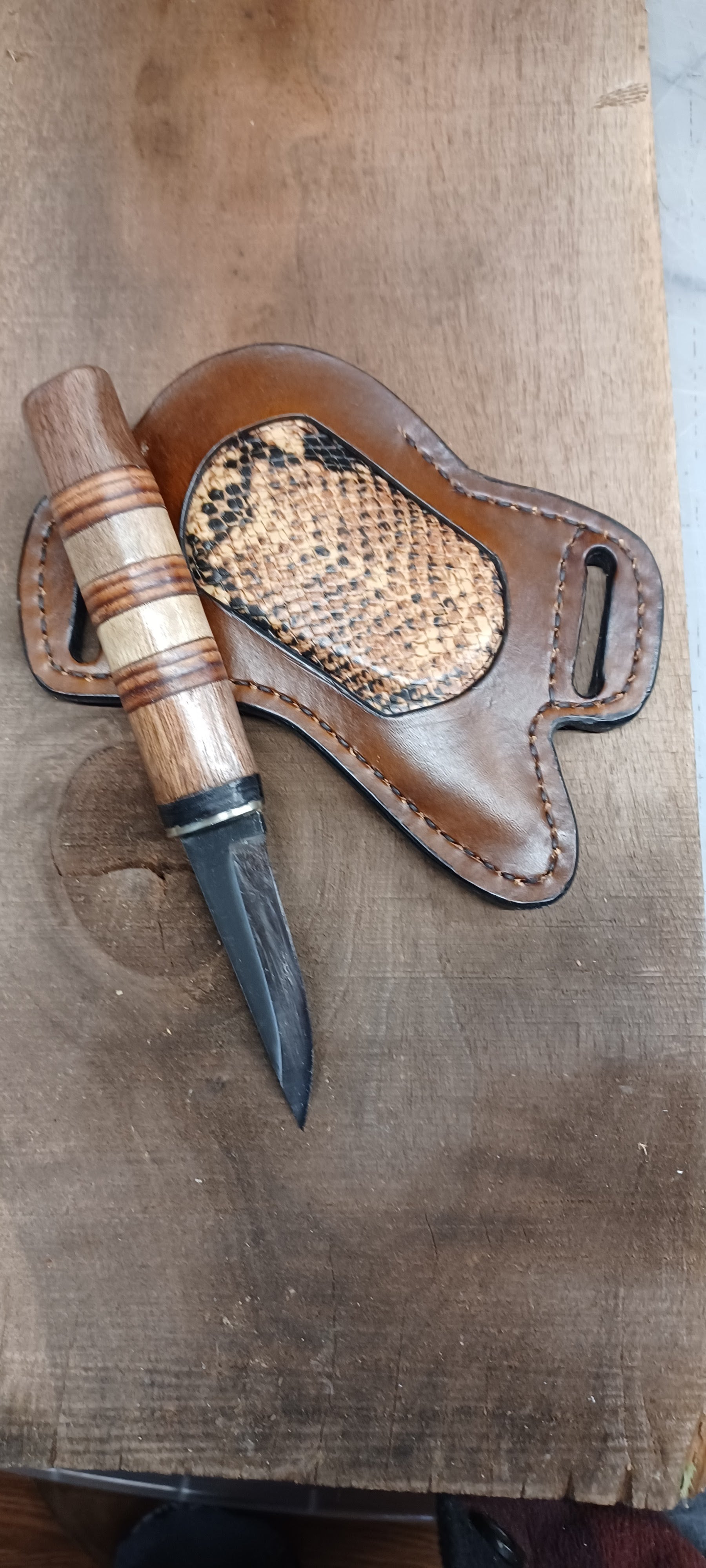 Pecks Woods Leather - Walnut / Maple / Leather Spacer Handle with Cross Draw Sheath #142