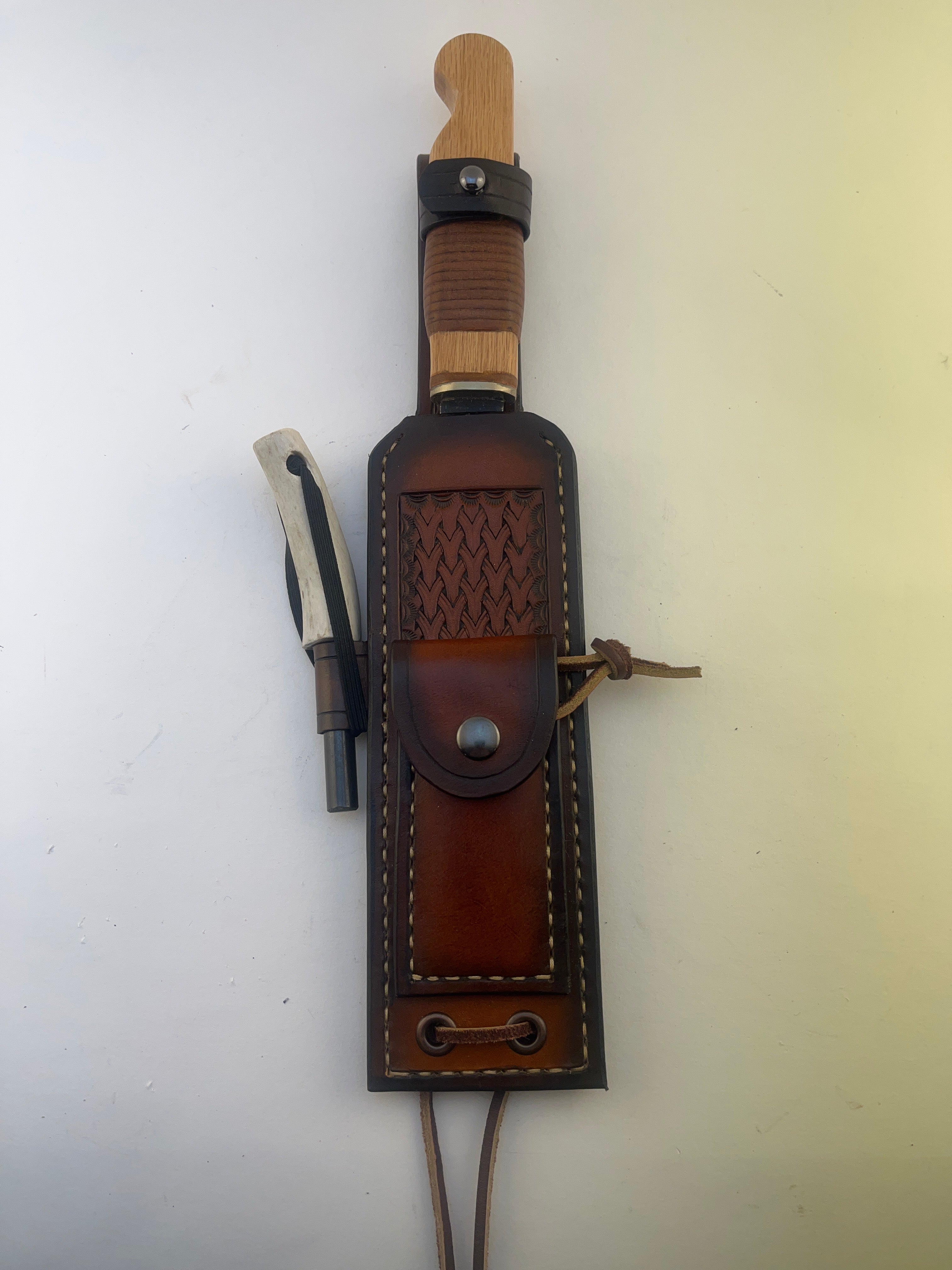 Pecks Woods Leather - Knife, Ferro Rod, Diamond Sharpener, and Leather sheath #108