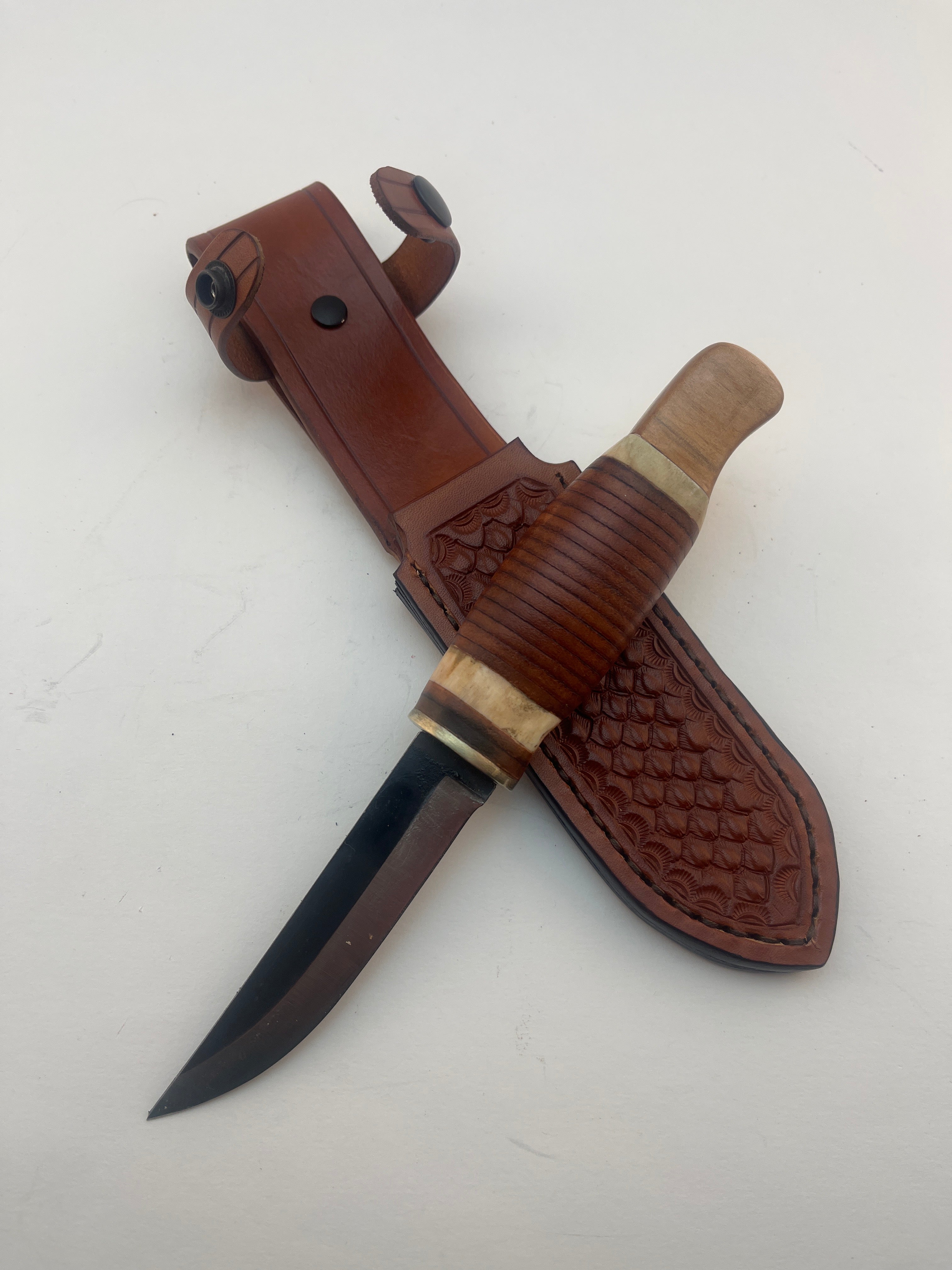 Pecks Woods Leather - Leather Spacer handle with antler pieces and Oak Pommel. #107