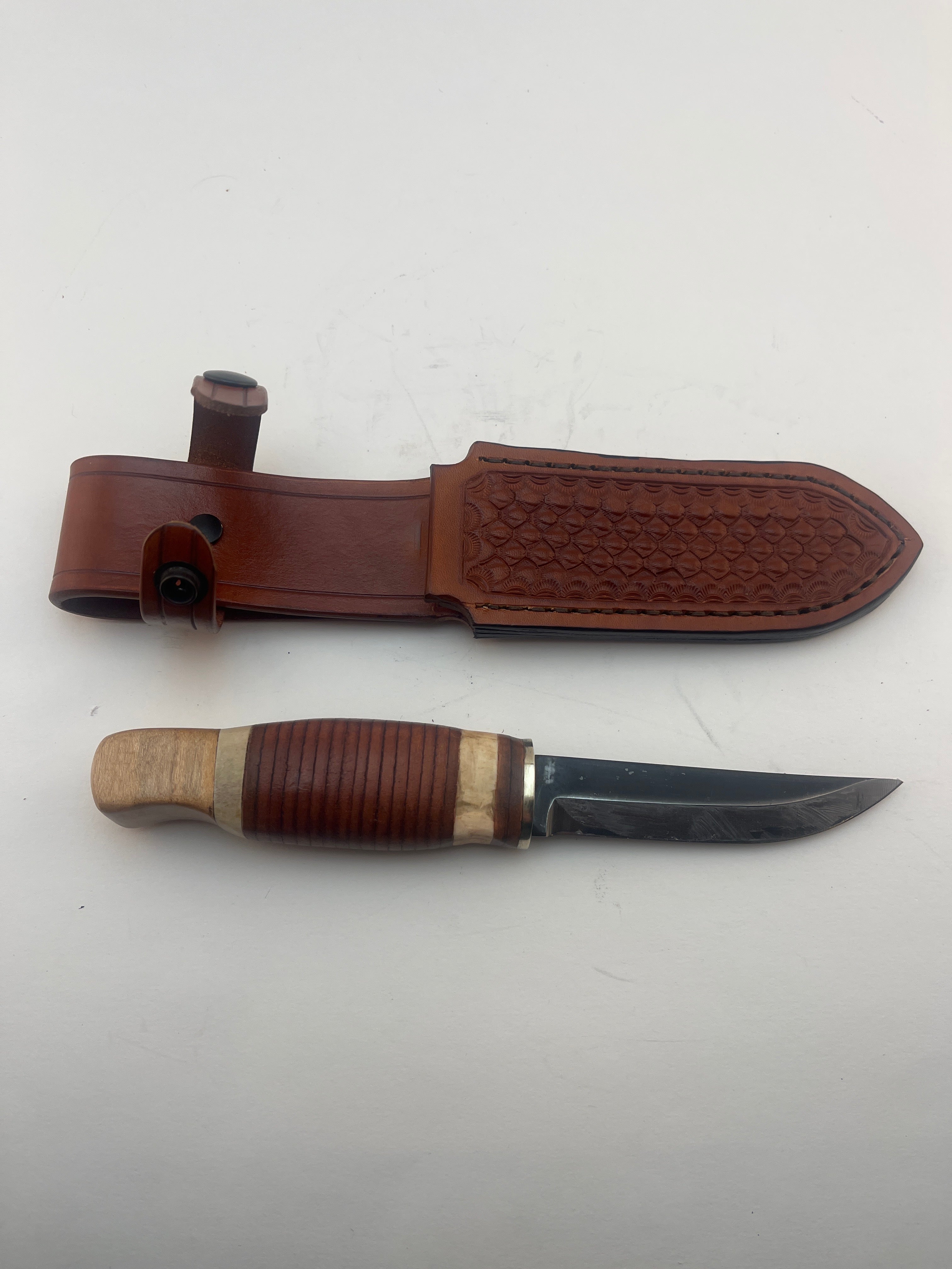Pecks Woods Leather - Leather Spacer handle with antler pieces and Oak Pommel. #107