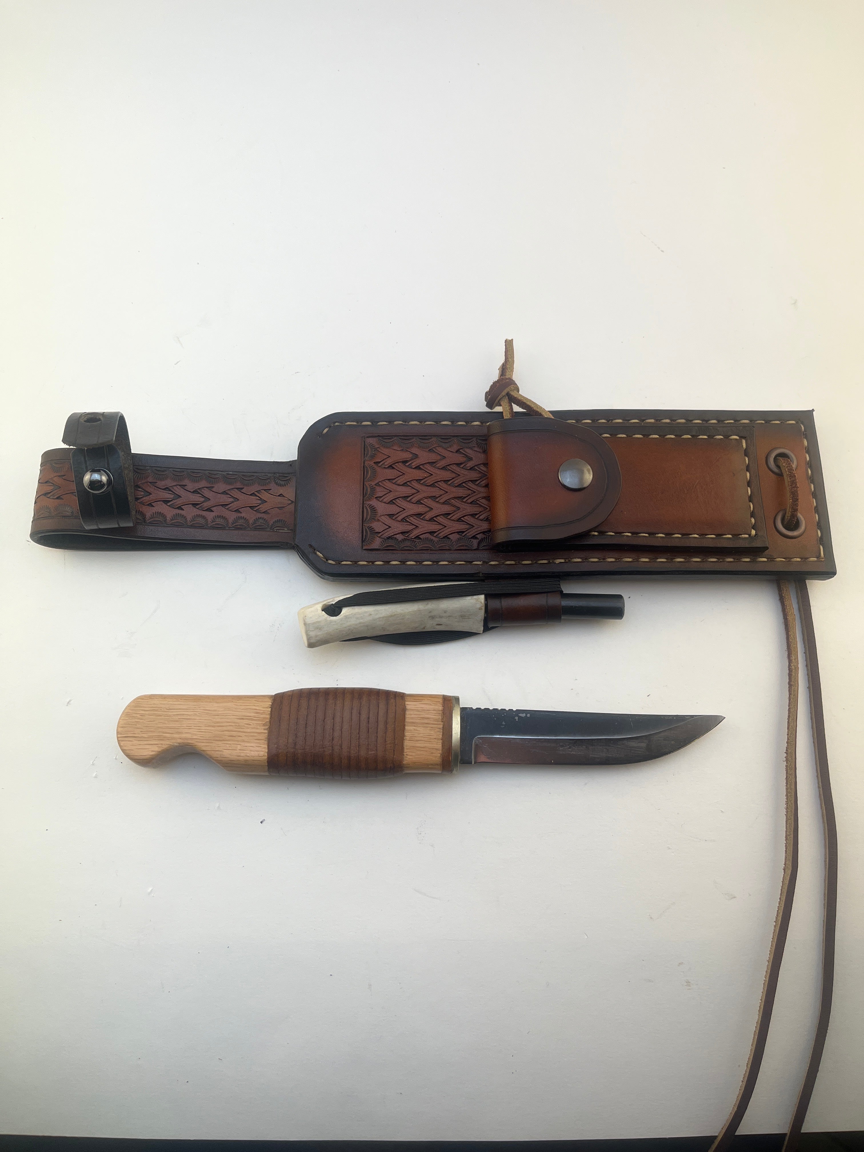 Pecks Woods Leather - Knife, Ferro Rod, Diamond Sharpener, and Leather sheath #108