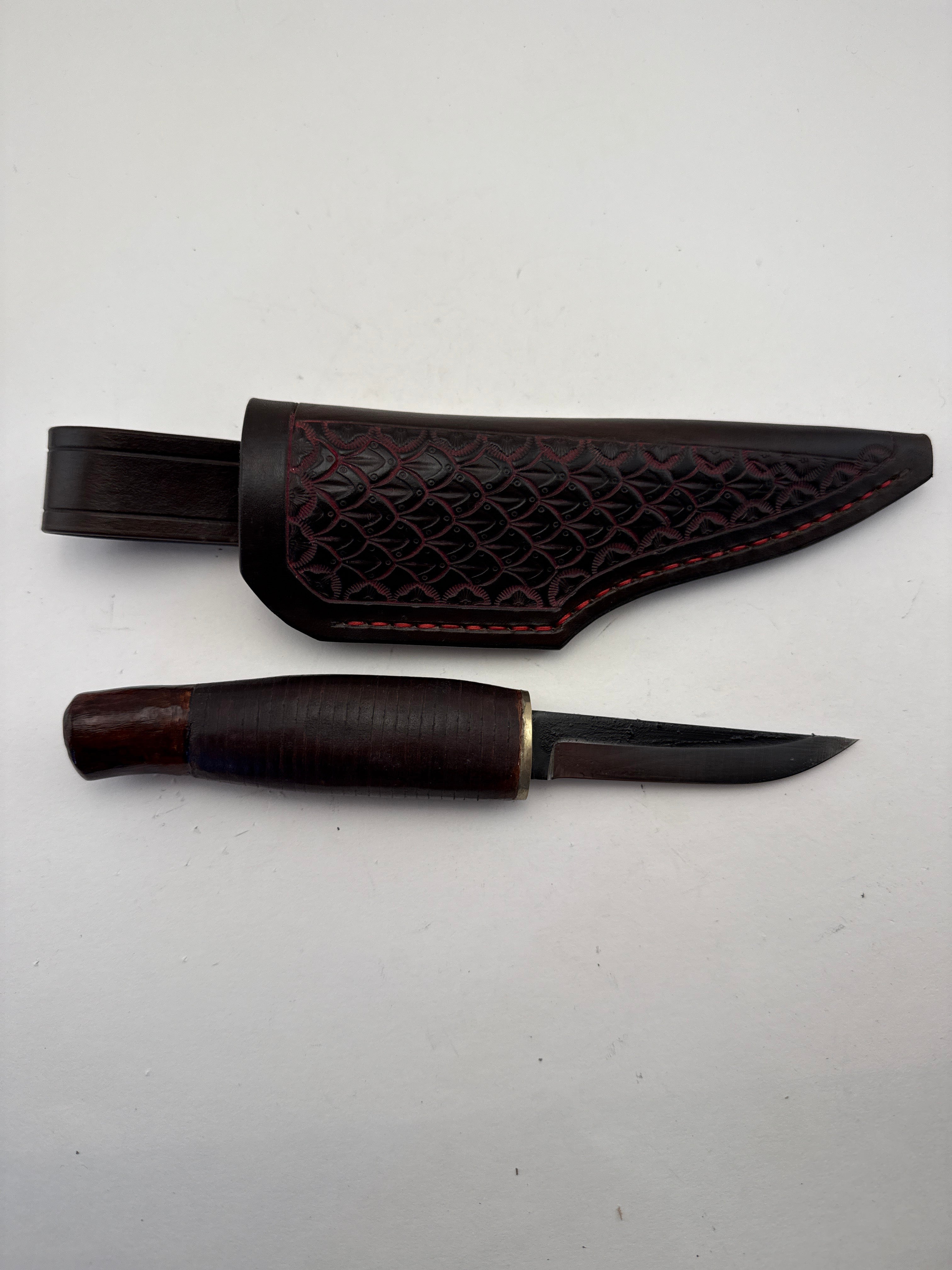 Pecks Woods Leather - Leather Spacer handle with dyed antler piece #134