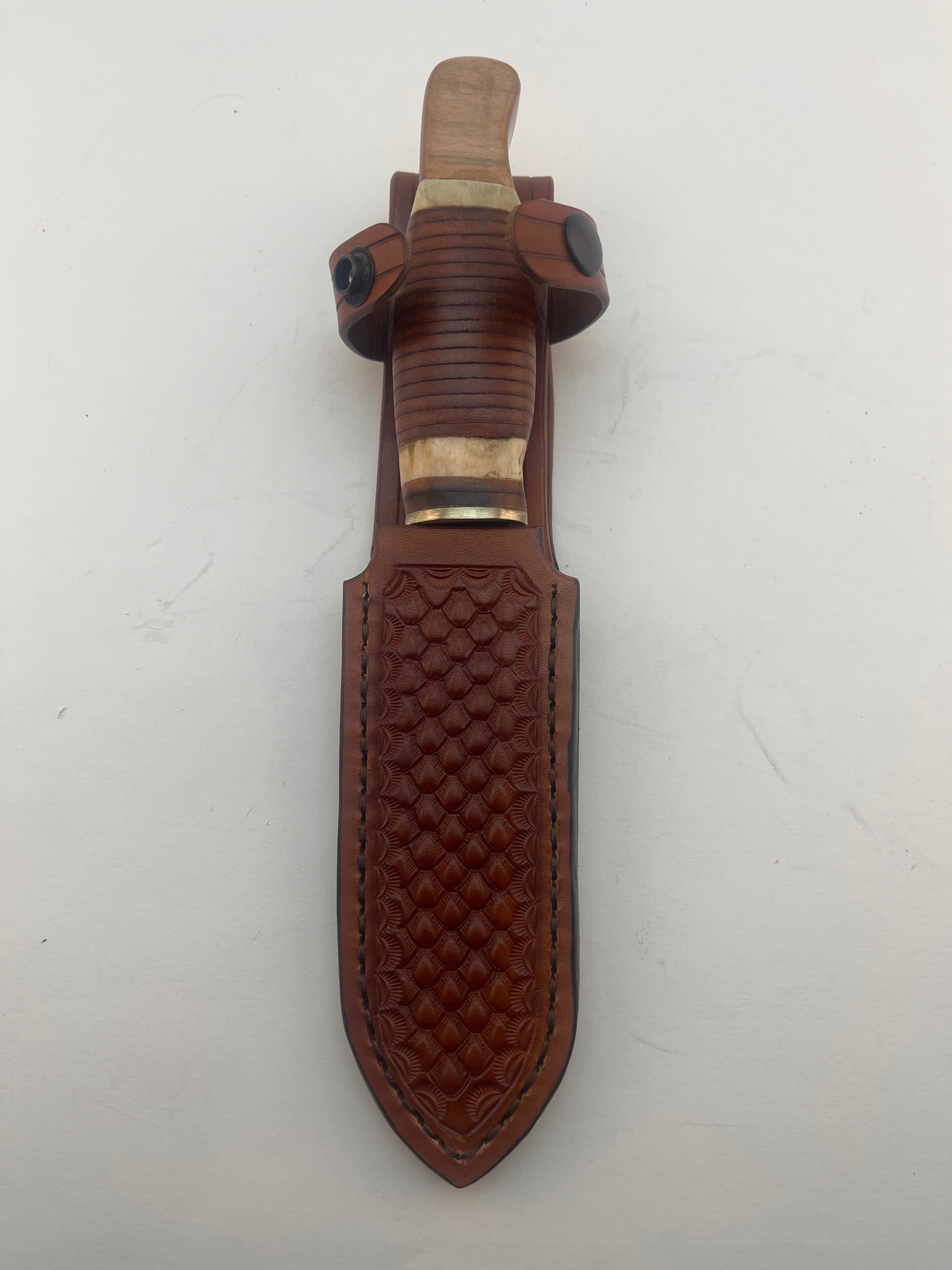 Pecks Woods Leather - Leather Spacer handle with antler pieces and Oak Pommel. #107