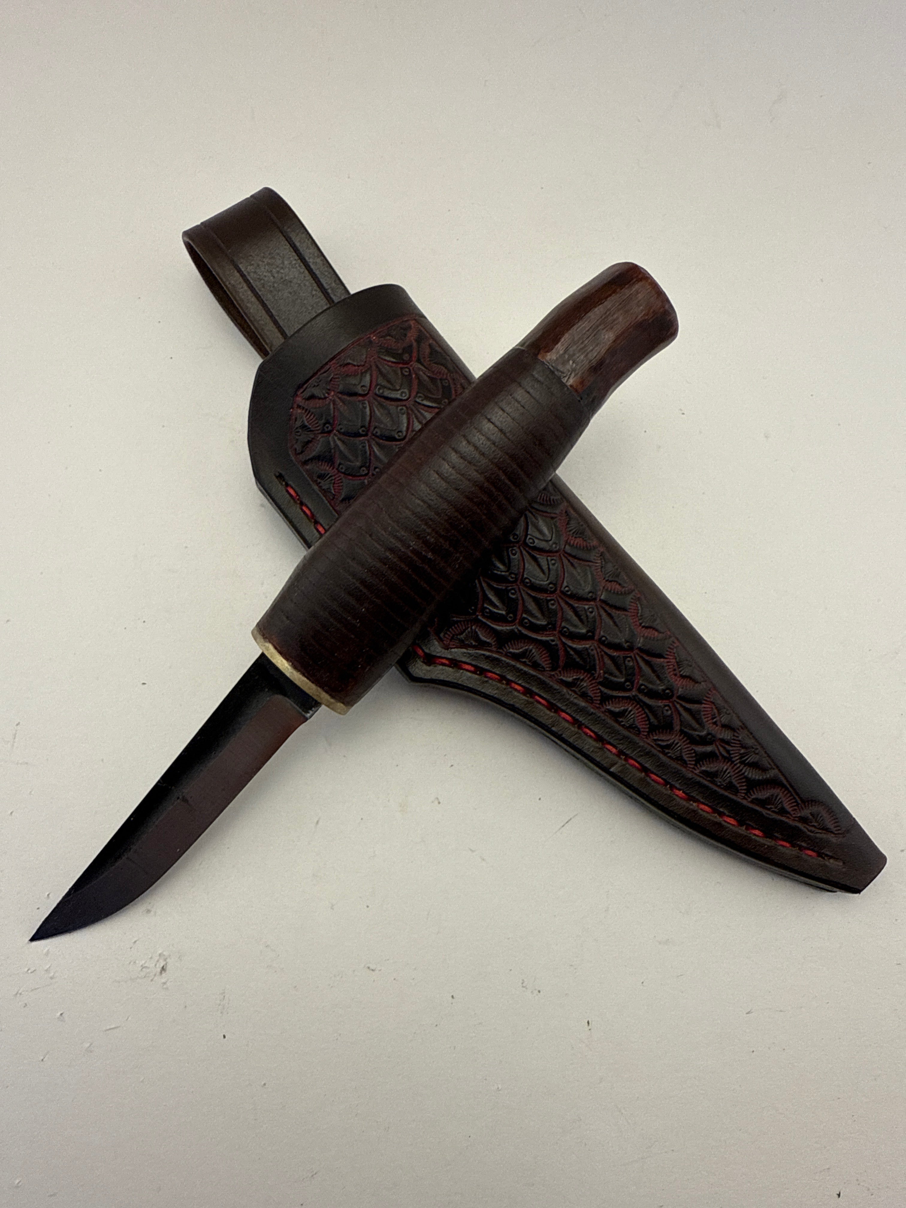 Pecks Woods Leather - Leather Spacer handle with dyed antler piece #134
