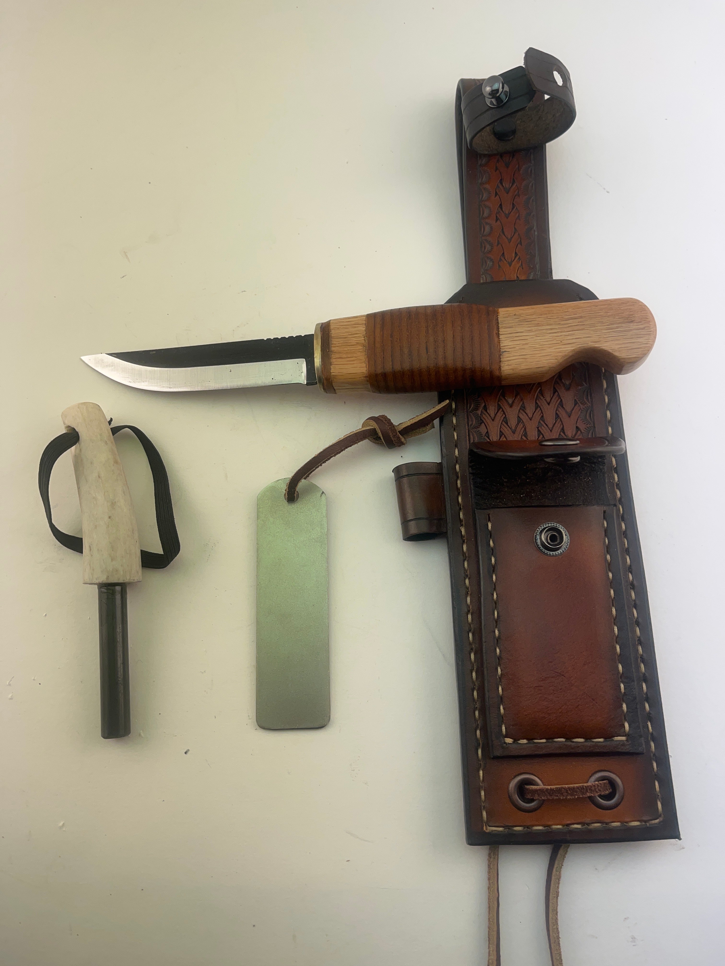 Pecks Woods Leather - Knife, Ferro Rod, Diamond Sharpener, and Leather sheath #108