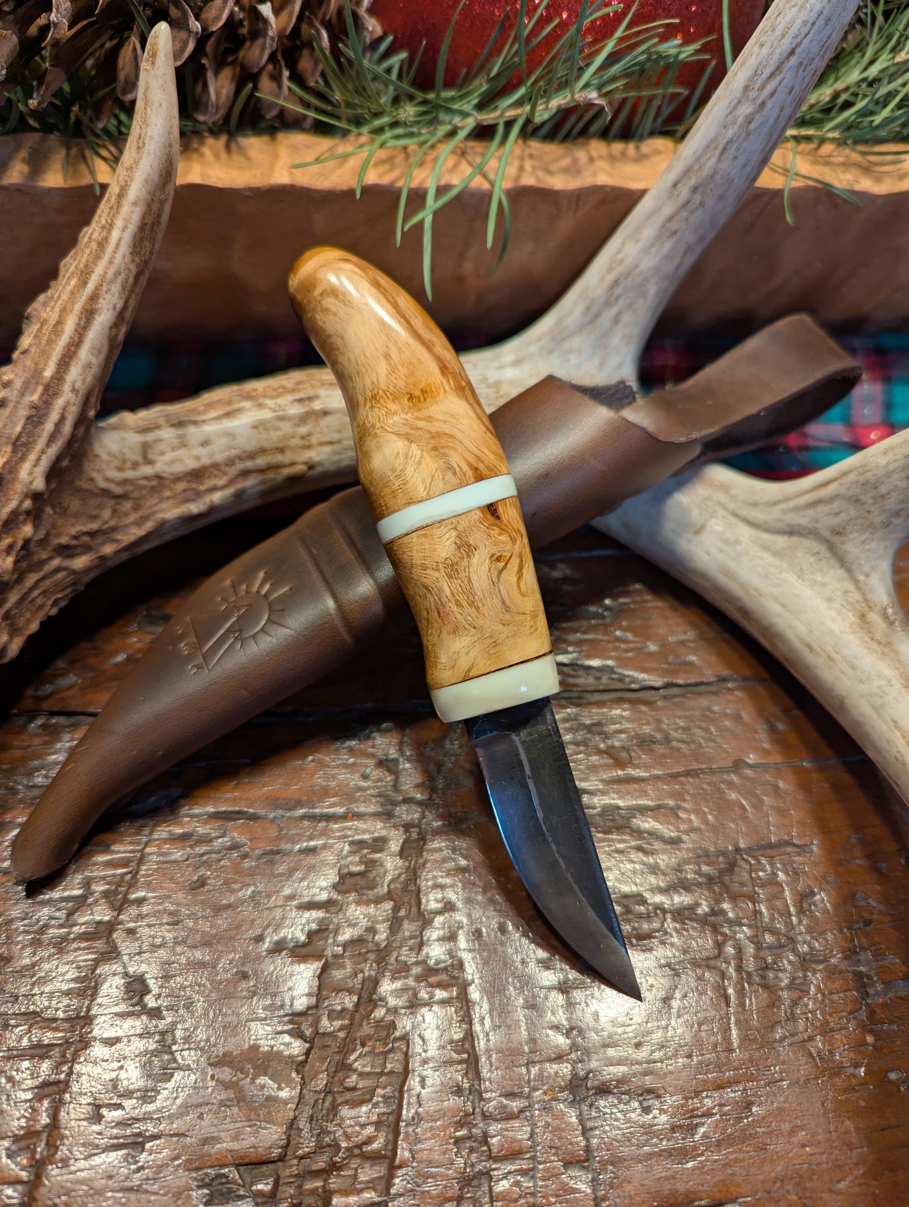 New Mountain Knives - Birch burl and reindeer antler #15
