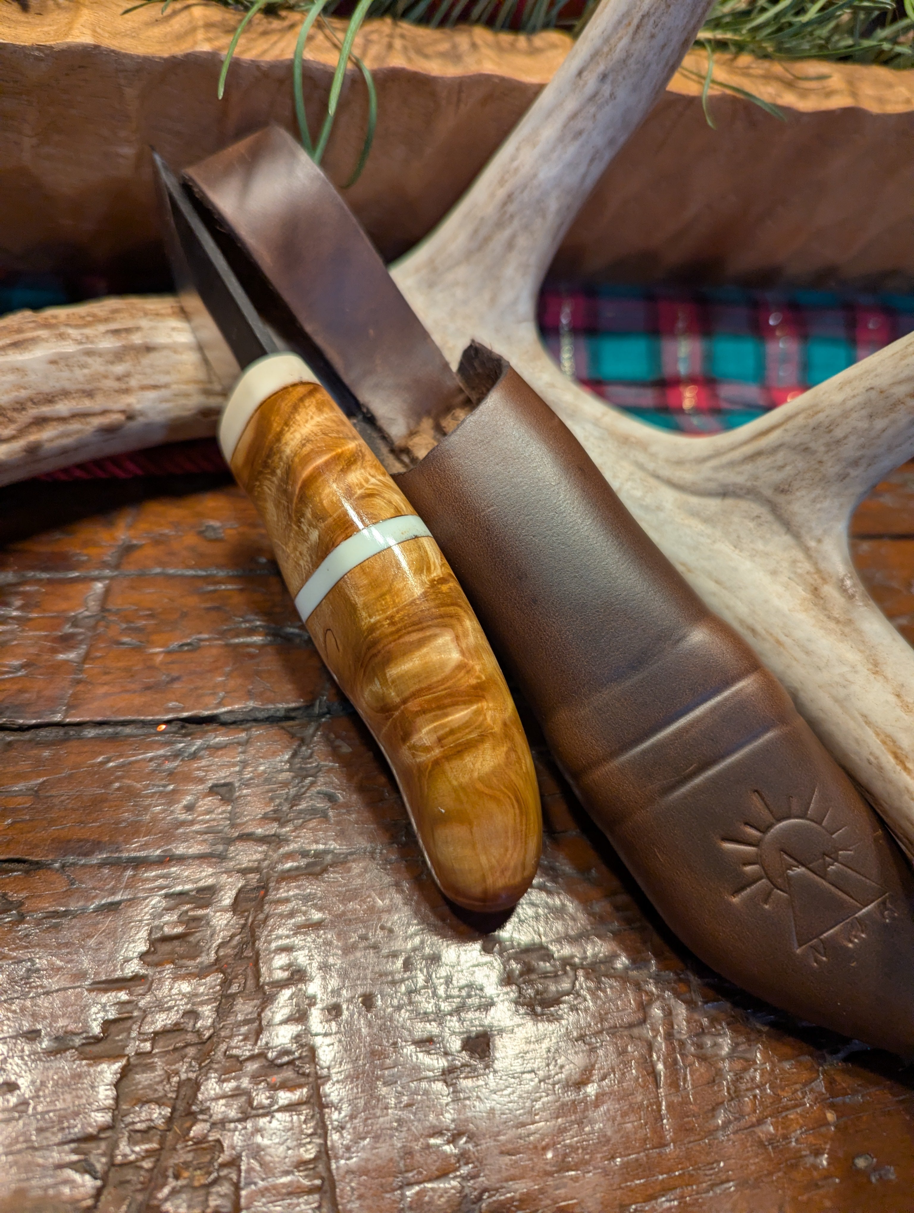 New Mountain Knives - Birch burl and reindeer antler #15