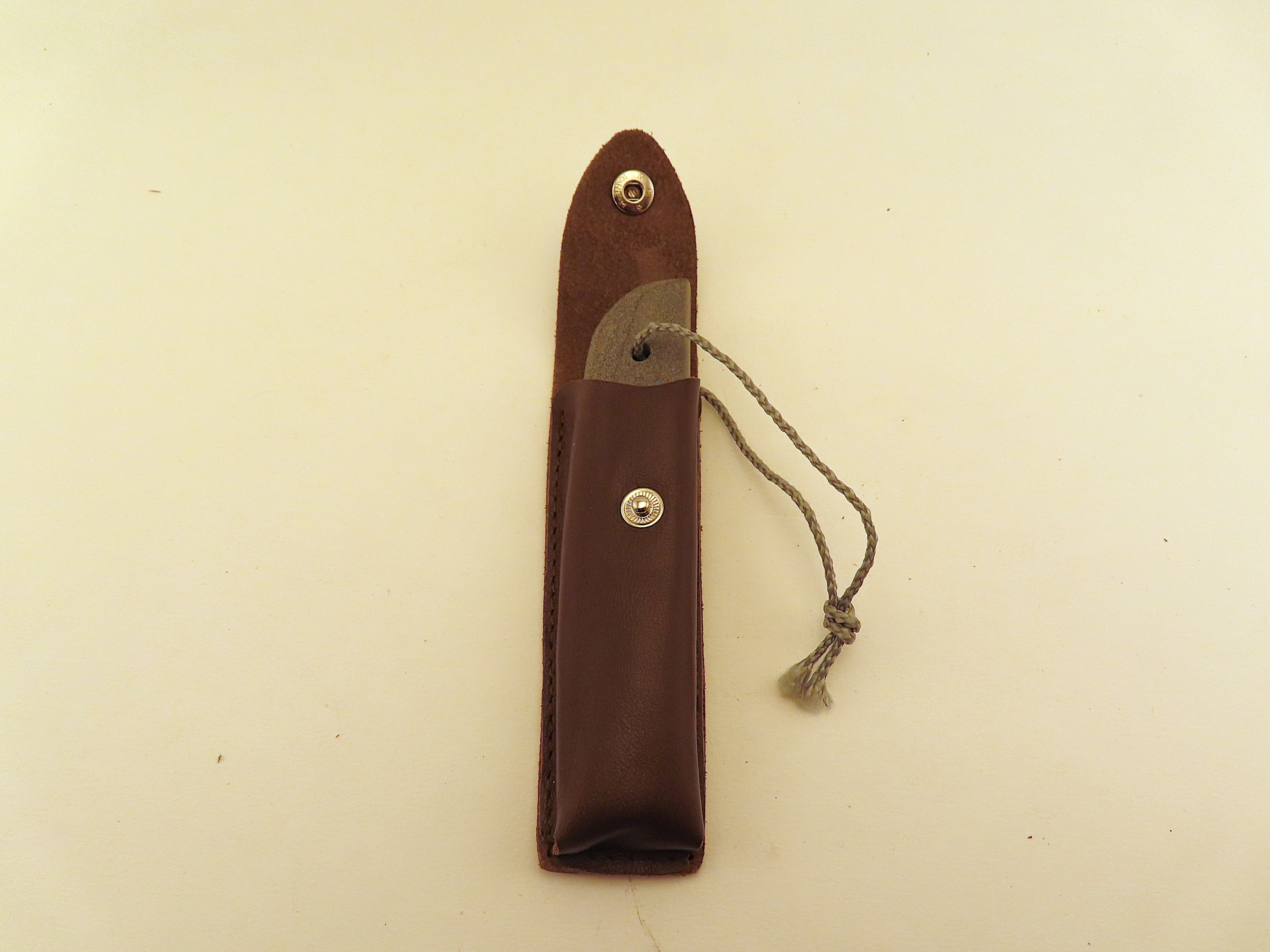 Sharpening -Wästikivi Finnish Whetstone - Backwood Stone in Leather Sheath