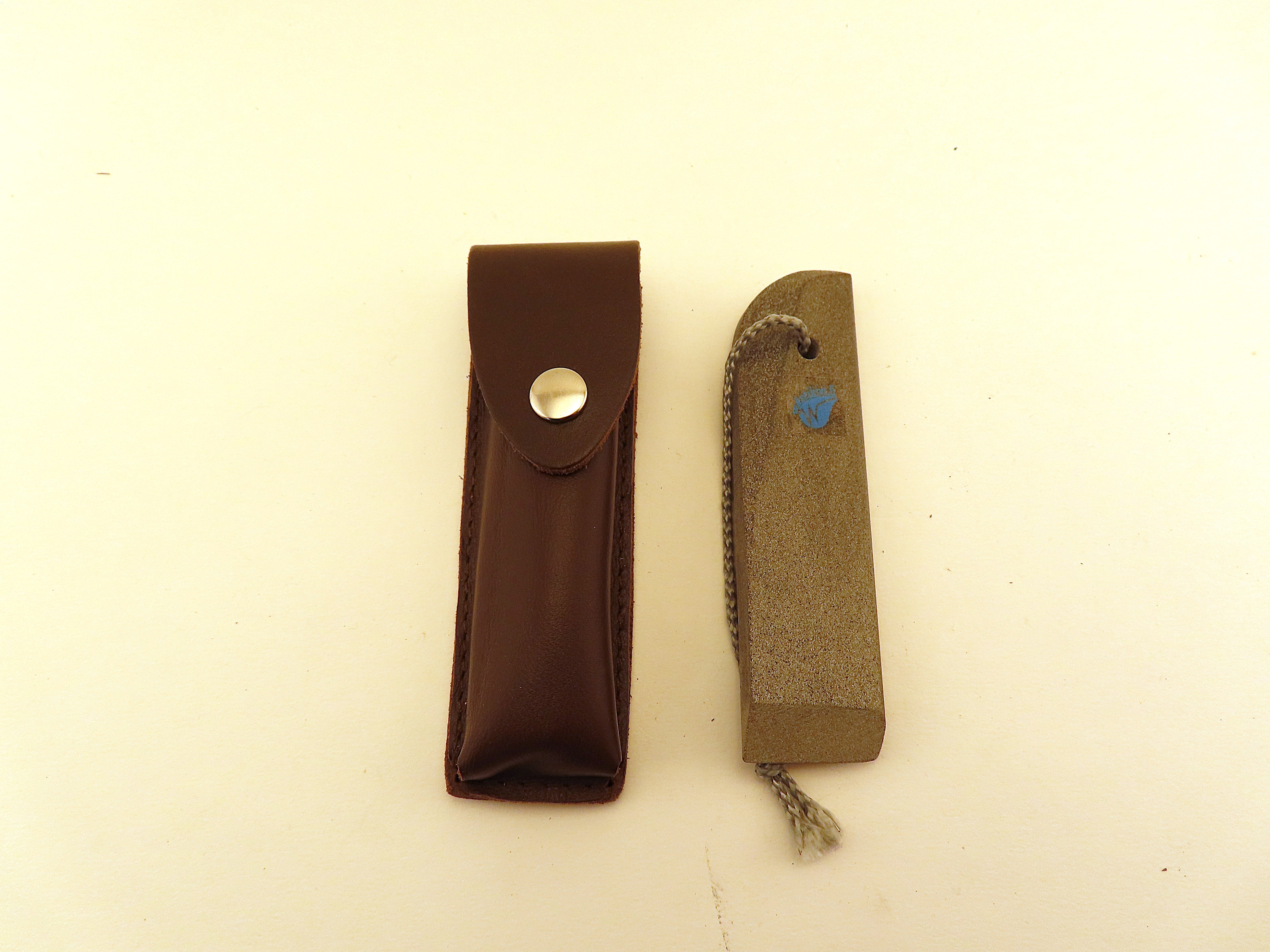 Sharpening -Wästikivi Finnish Whetstone - Backwood Stone in Leather Sheath