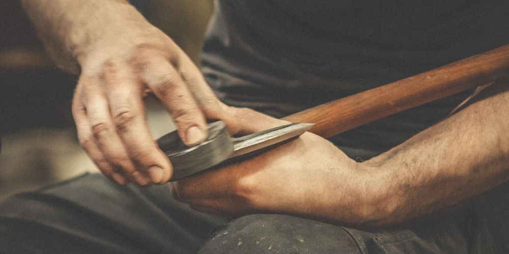 How to sharpen an axe: a practical guide for outdoor use