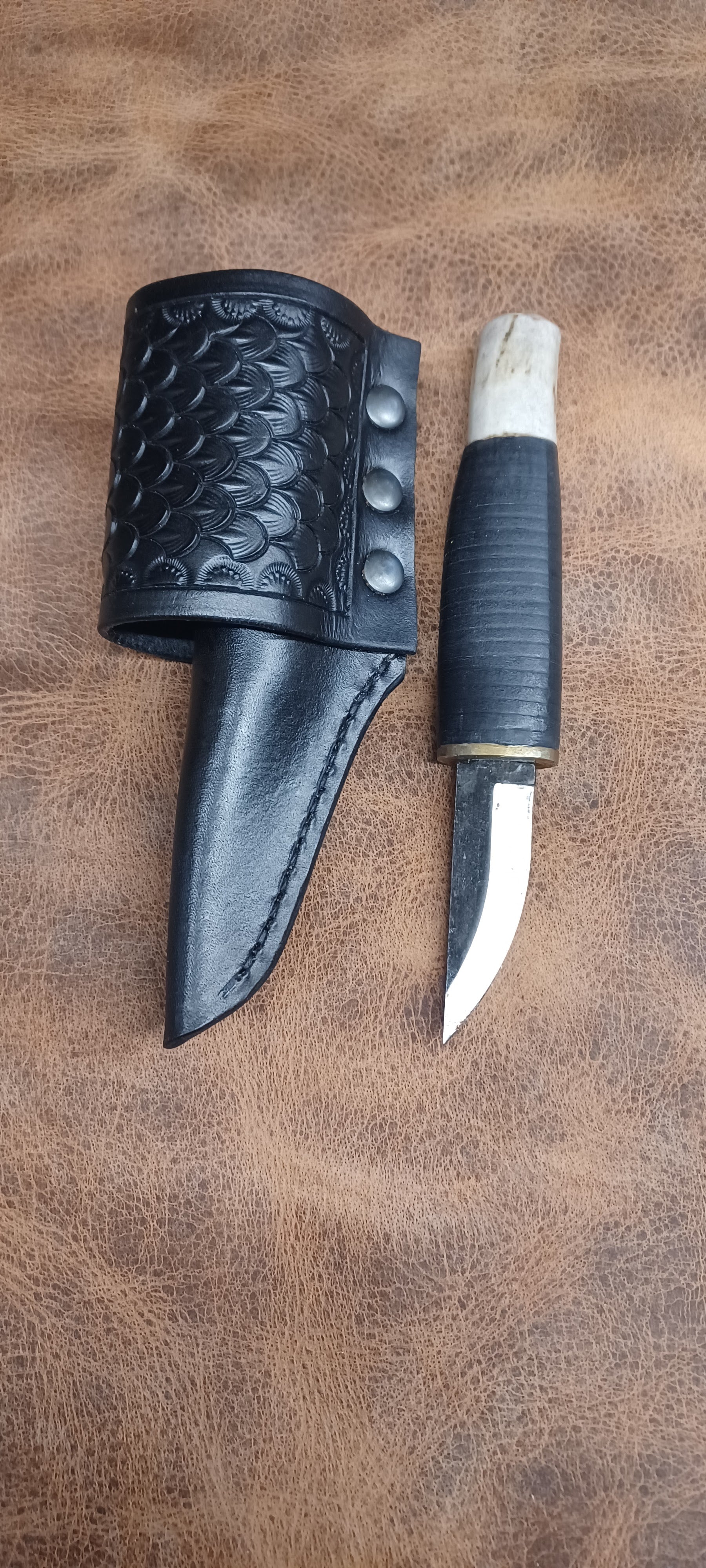 Pecks Woods Leather - Leather Spacer / Whitetail Antler Handle with Scout Carry Sheath #153