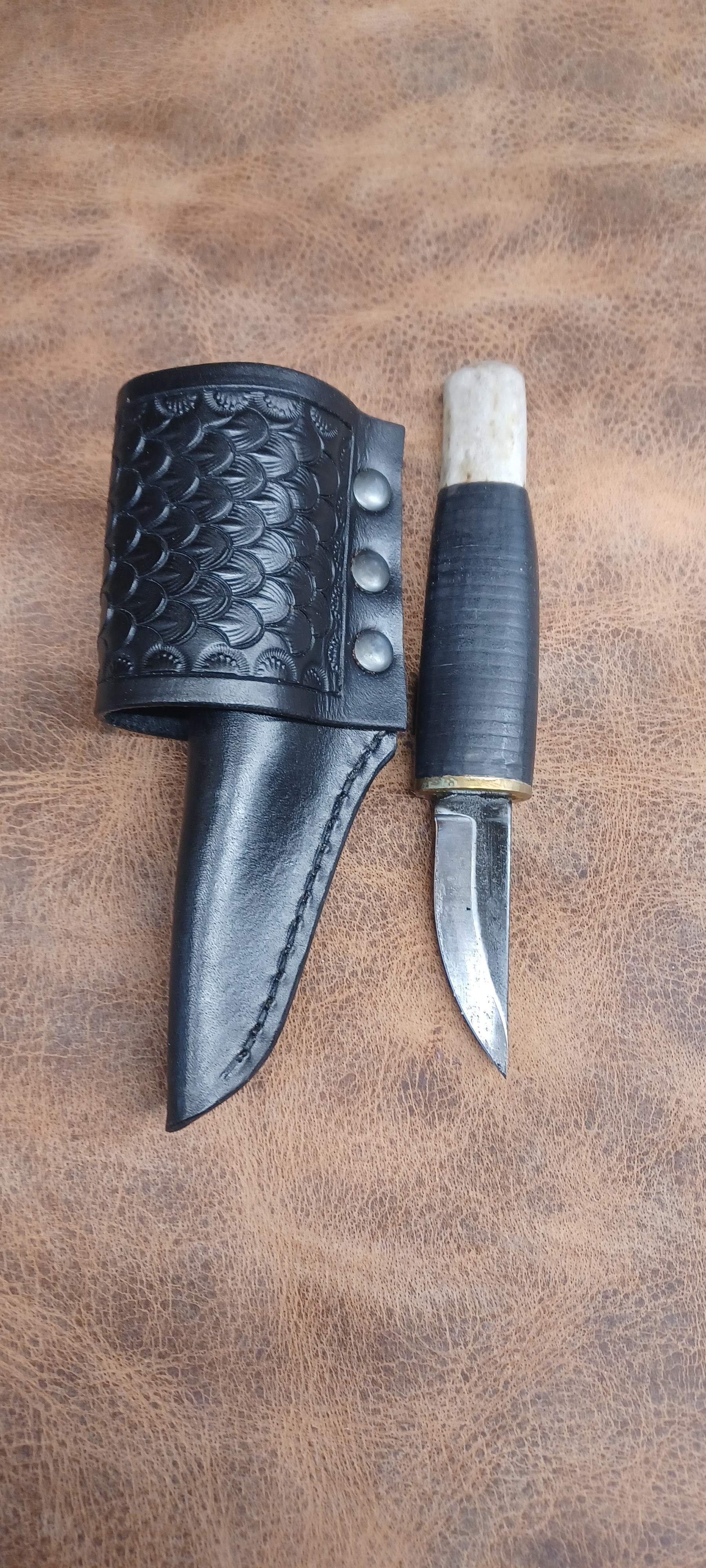 Pecks Woods Leather - Leather Spacer / Whitetail Antler Handle with Scout Carry Sheath #153