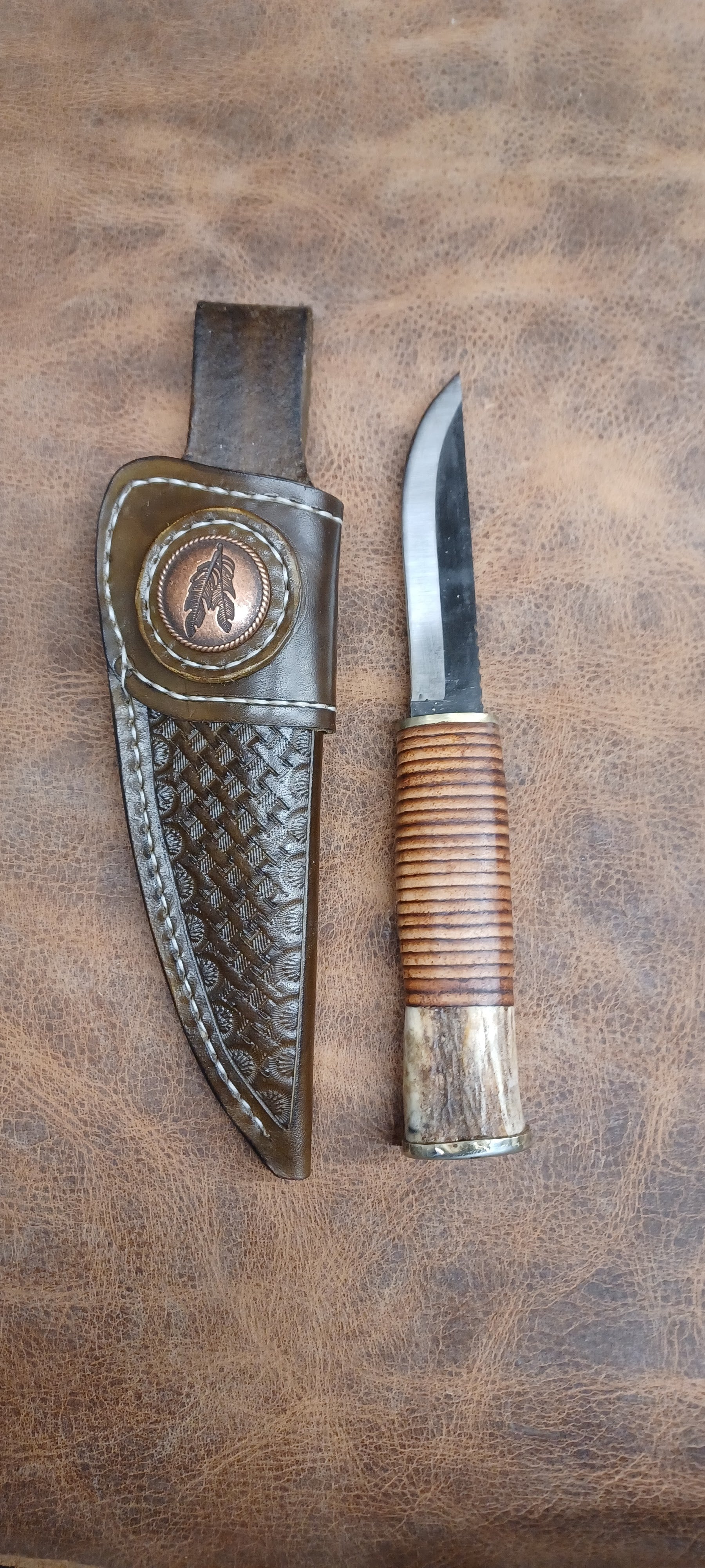 Pecks Woods Leather - Whitetail Antler / Leather Spacer #155