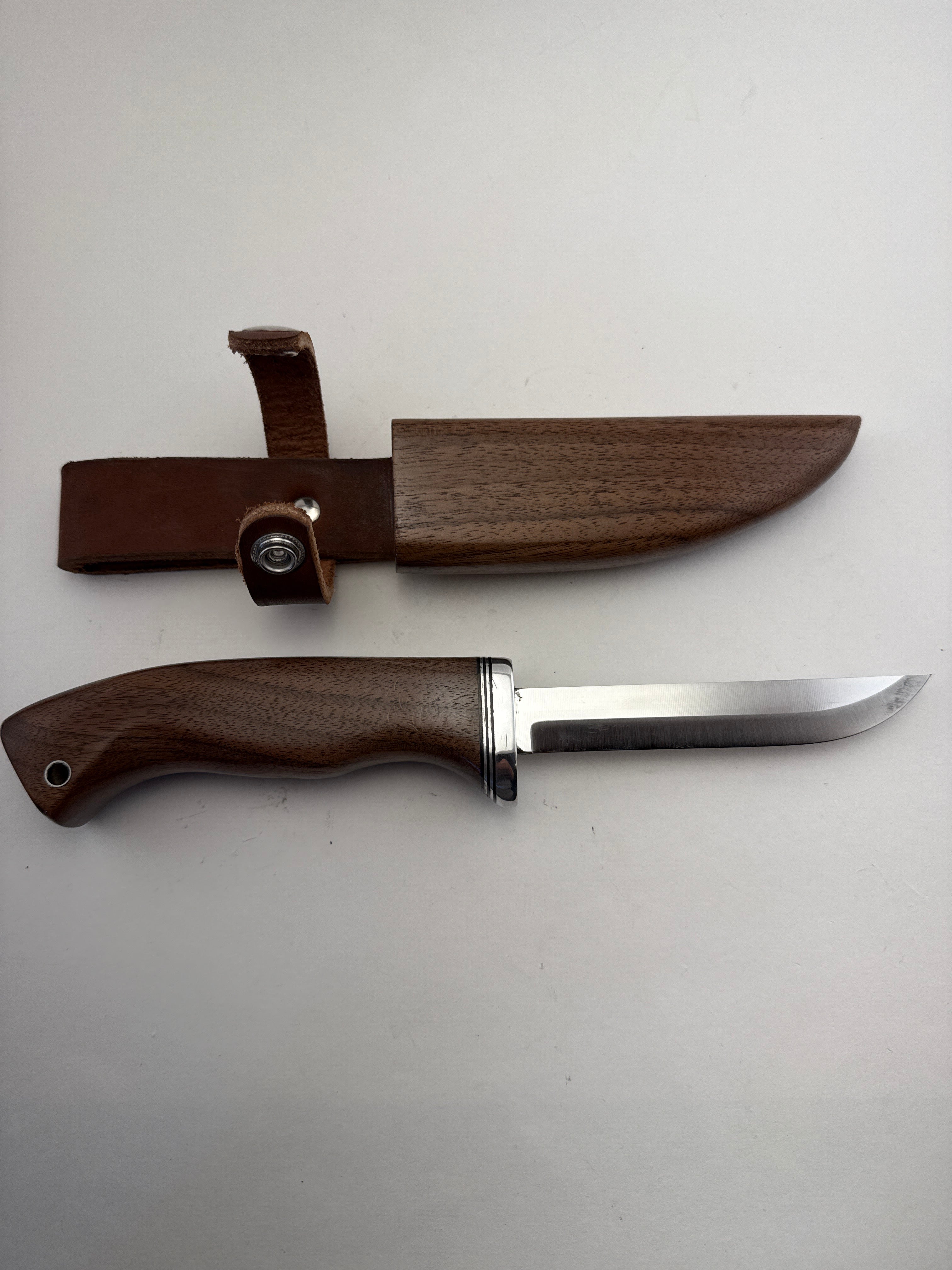 Skala Custom Knives - Lauri Stainless 125mm / Walnut Handle and Sheath! - #149