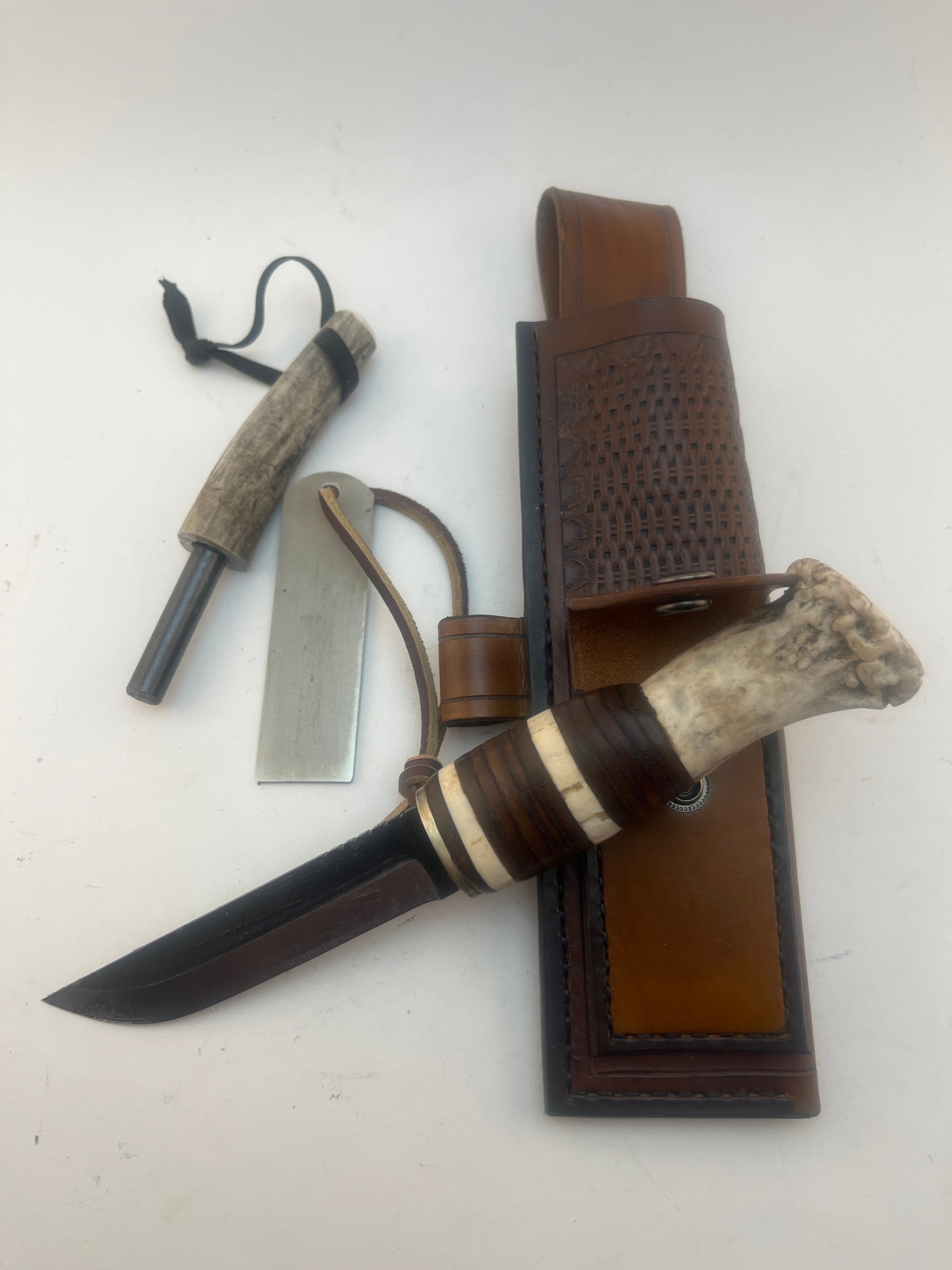 Pecks Woods Leather - Knife, Ferro Rod, Diamond Sharpener, and Leather sheath #86