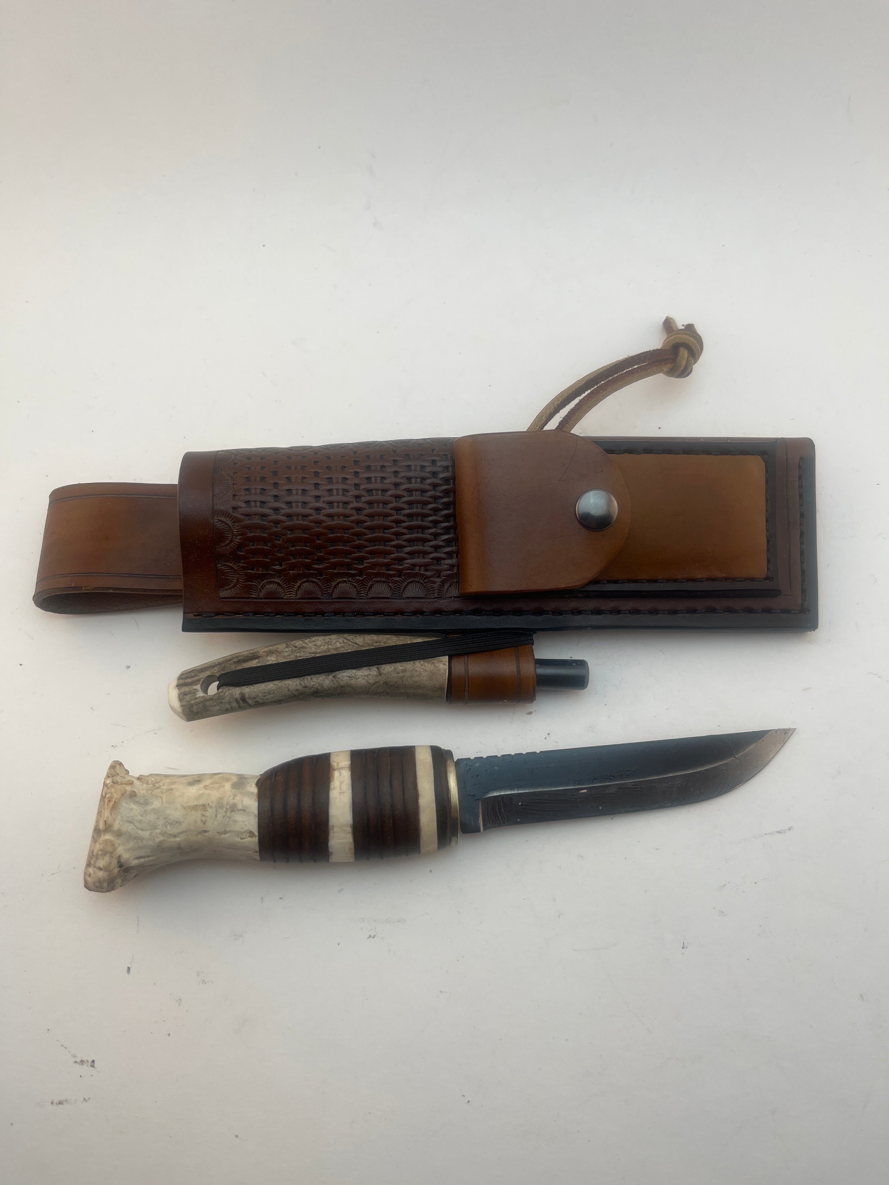 Pecks Woods Leather - Knife, Ferro Rod, Diamond Sharpener, and Leather sheath #86