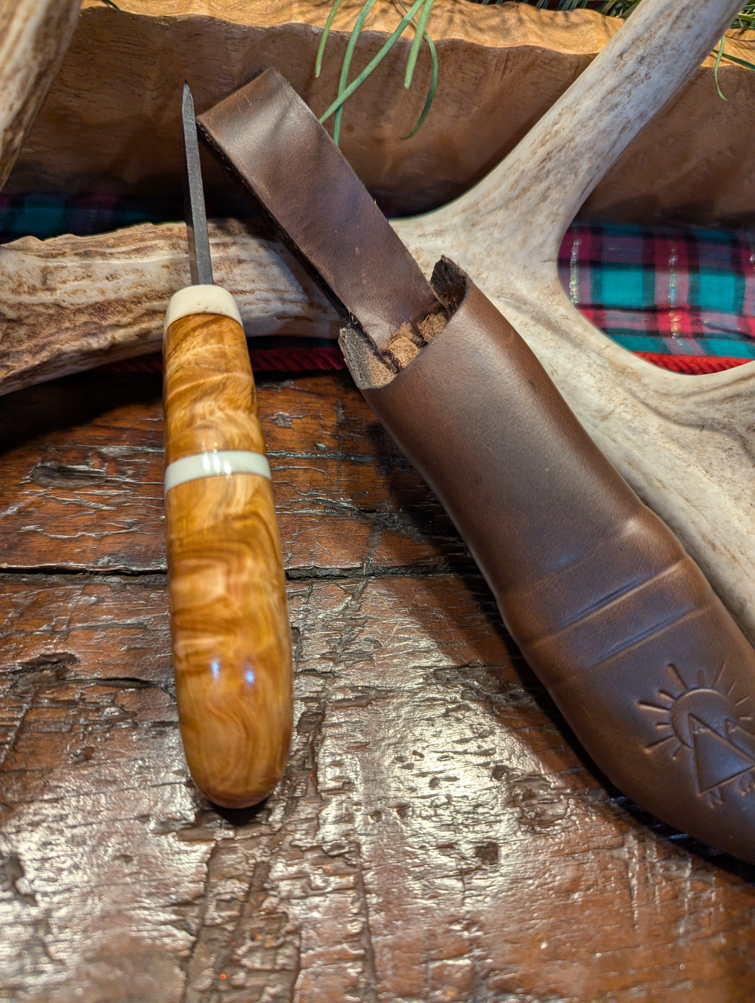New Mountain Knives - Birch burl and reindeer antler #15