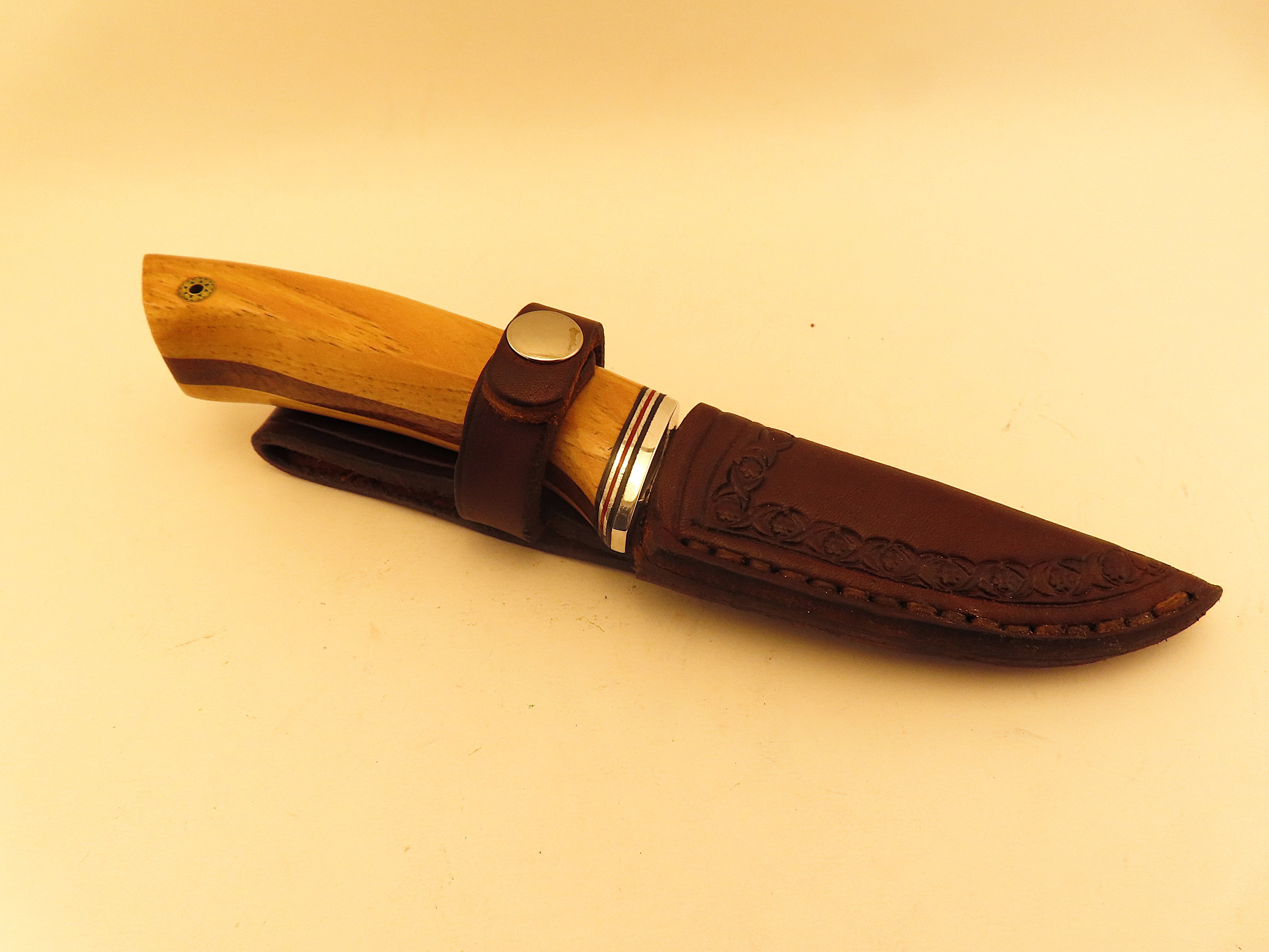 Skala Custom Knives - Lauri Carving 105 Stainless / Hickory & Walnut - #181